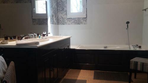 Hostal Chambres D'h�tes Domaine Du Hameau Baylesse