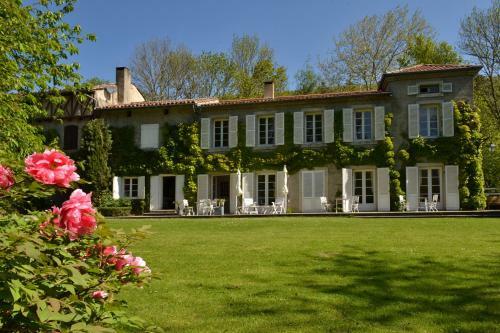Hostal Chambres D'h�tes Domaine Du Hameau Baylesse