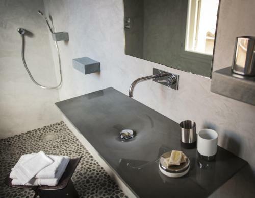 Bed & Breakfast Can Artists La Loge