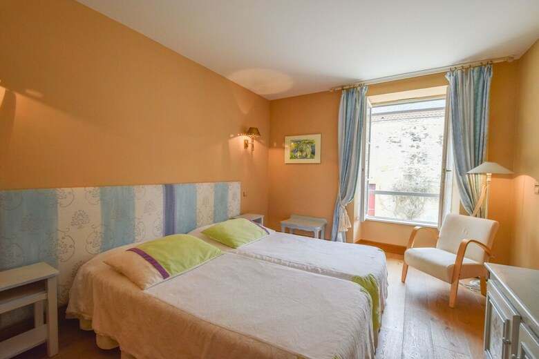 Hotel Domaine D'essendi�ras