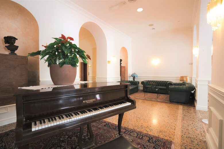 Rechigi Park Hotel