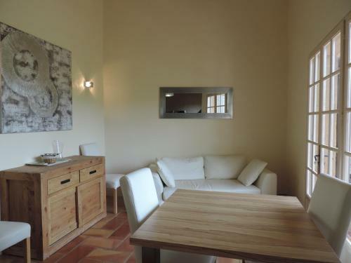 Les Garrigues De La Vall�e Des Baux