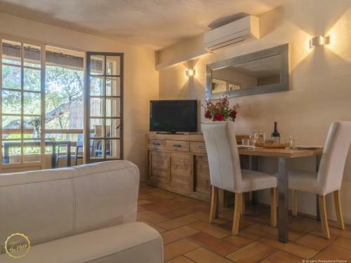 Les Garrigues De La Vall�e Des Baux