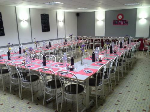 Hotel Set A Table