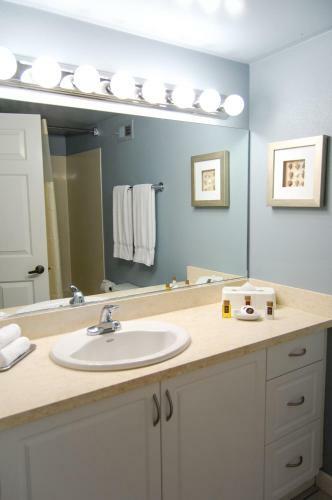 Hotel Riviera Shores Resort