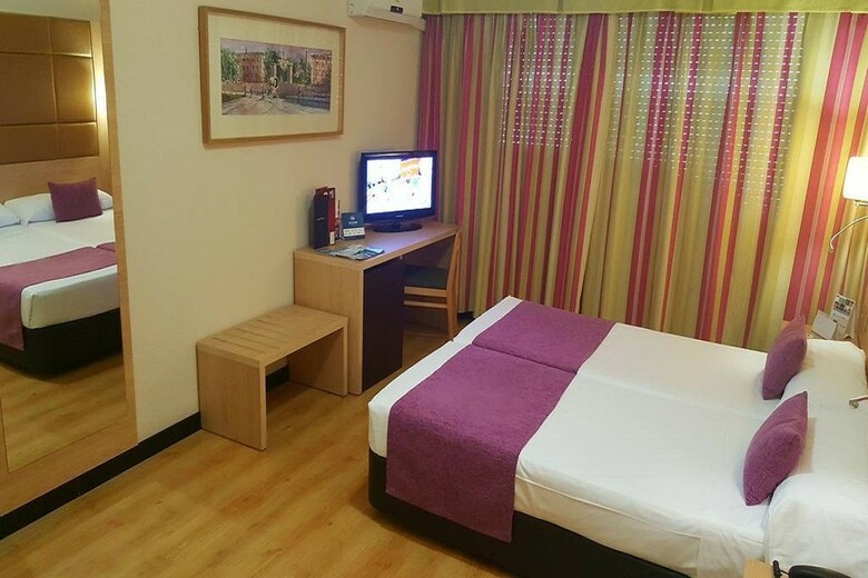 Hotel Virgen de Los Reyes