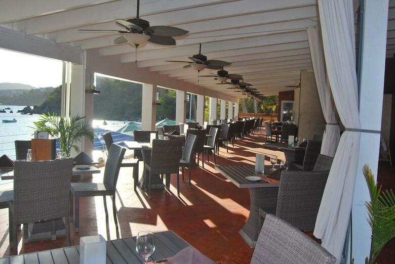 Hotel Secret Harbour Beach Resort