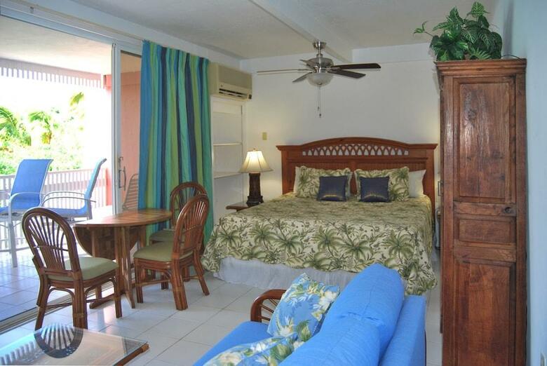 Hotel Secret Harbour Beach Resort