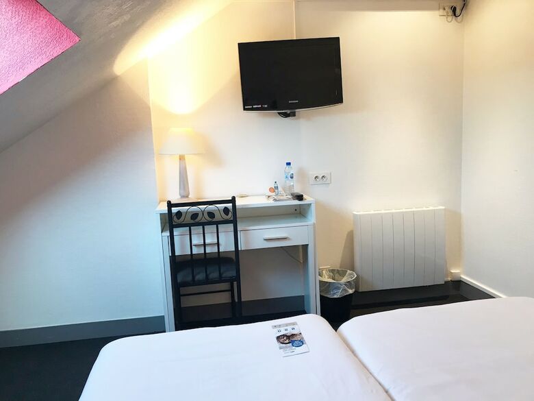 Hotel H�tel Aux Sacres