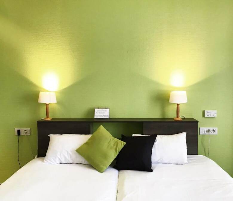 Hotel H�tel Aux Sacres