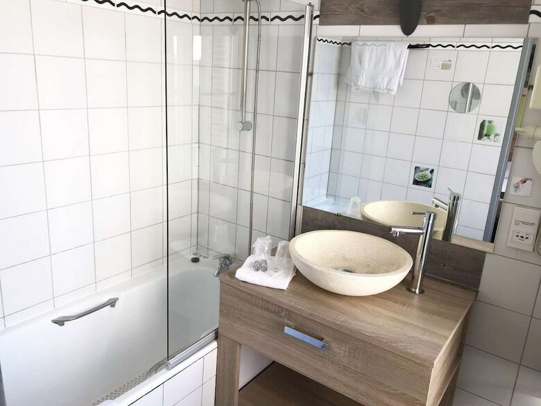 Hotel H�tel Aux Sacres