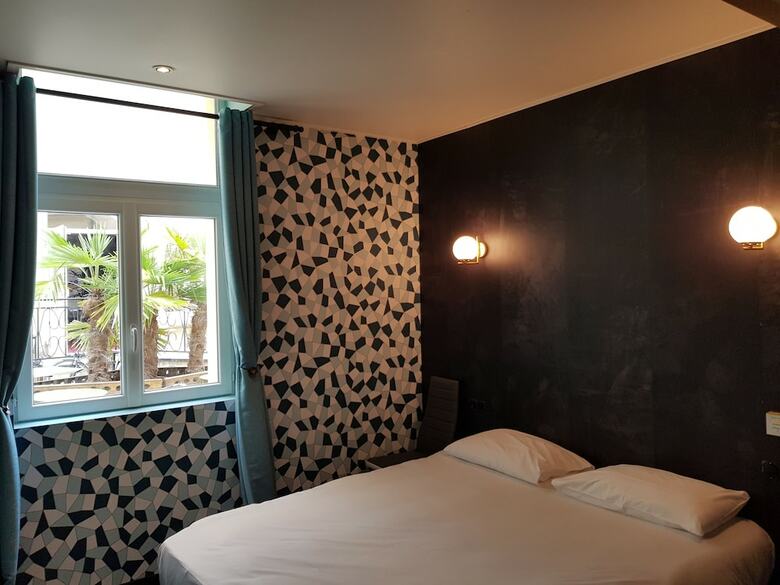 Hotel H�tel Aux Sacres