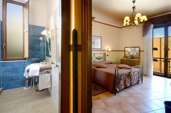 Pinto Storey Hotel
