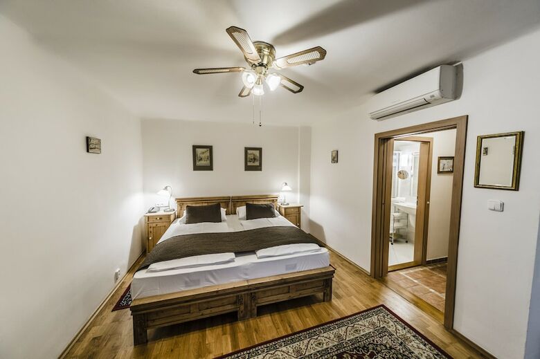 Hotel Archibald At Charles Bridge