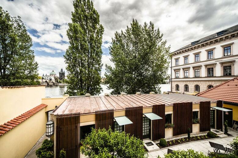 Hotel Archibald At Charles Bridge