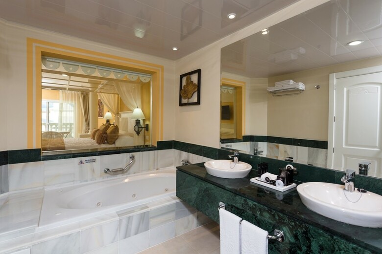 Hotel Bahia Principe Luxury Bouganville