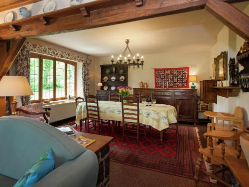 Holiday Home La Lezardiere Belvaux Rochefort