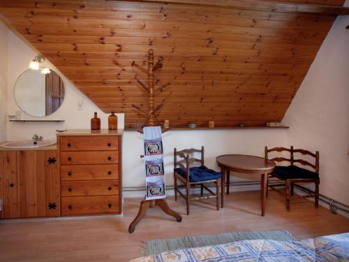 Holiday Home La Lezardiere Belvaux Rochefort
