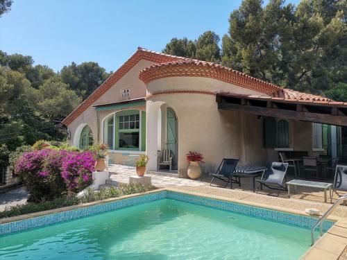 Cassis Hostel