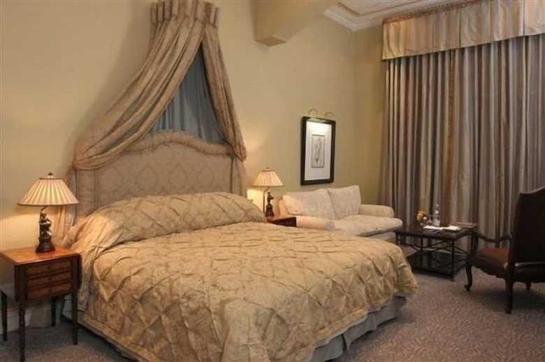 Monarch Hotel