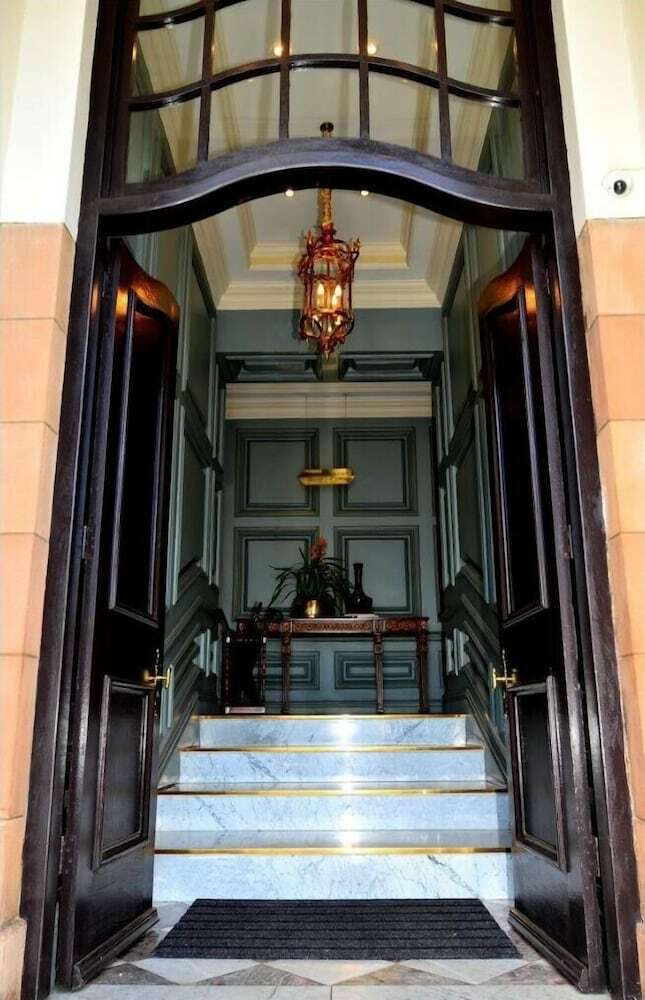 Monarch Hotel