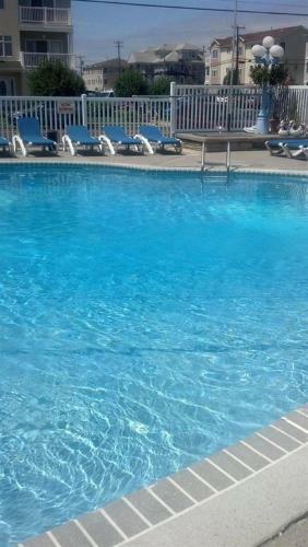 Chateau Bleu Motel