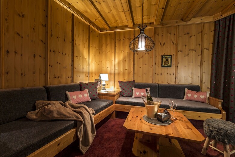 Alpenhotel ...fall In Love