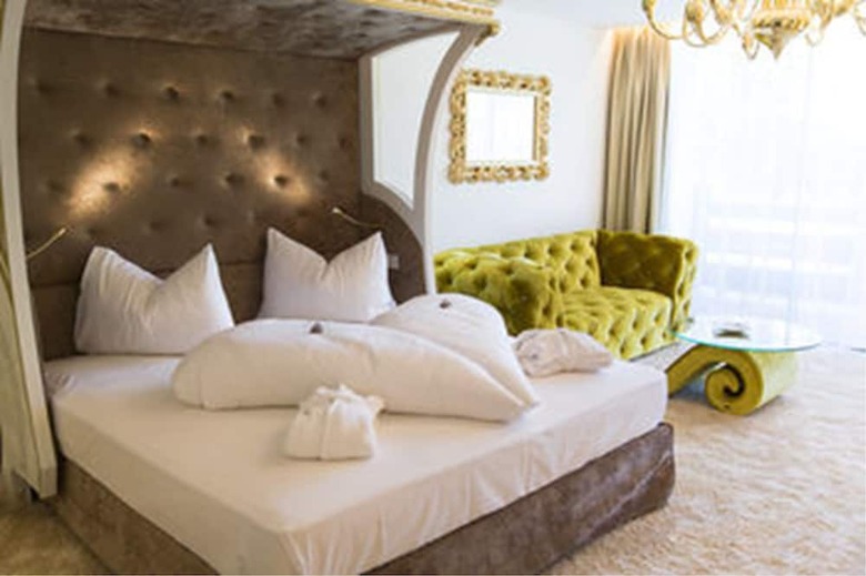 Alpenhotel ...fall In Love