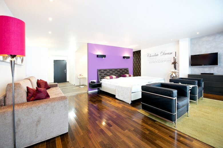 Alpenhotel ...fall In Love