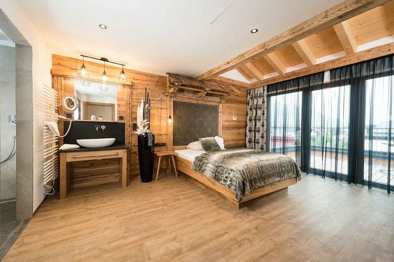 Alpenhotel ...fall In Love