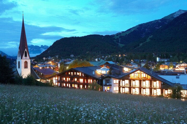 Alpenhotel ...fall In Love