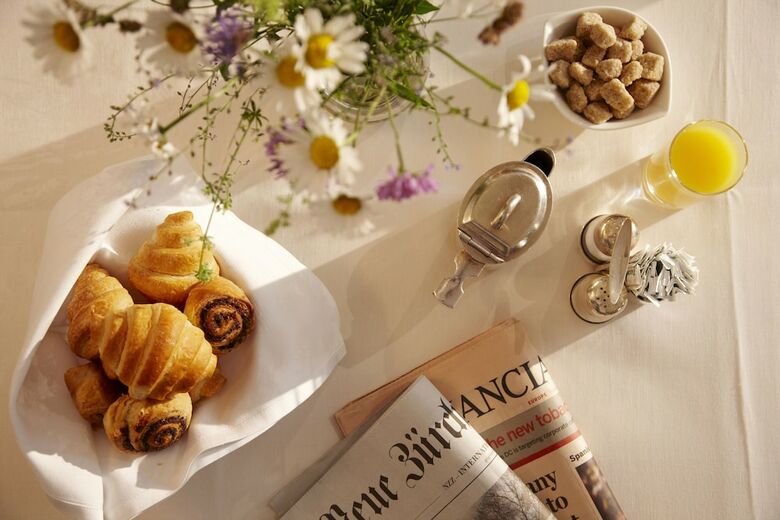 Alpenhotel ...fall In Love