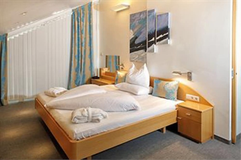 Alpenhotel ...fall In Love