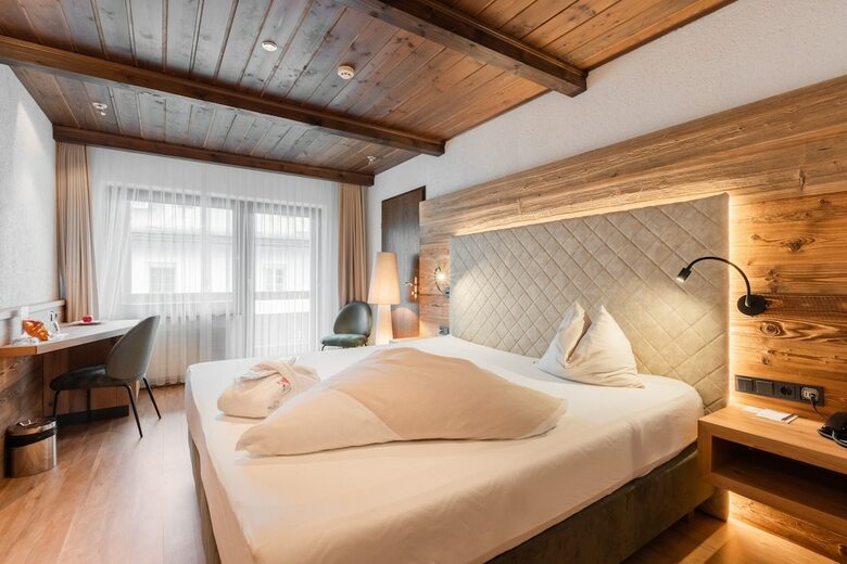 Alpenhotel ...fall In Love