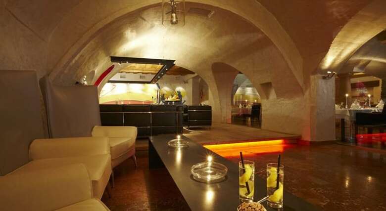 Alpenhotel ...fall In Love