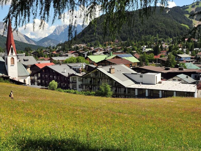 Alpenhotel ...fall In Love