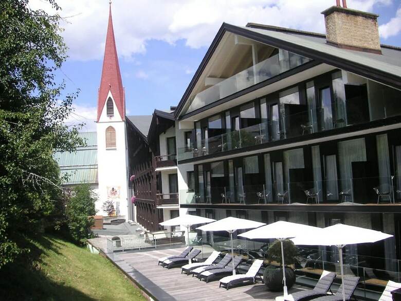 Alpenhotel ...fall In Love