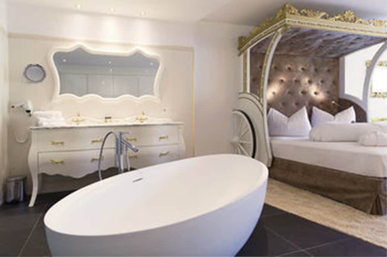 Alpenhotel ...fall In Love