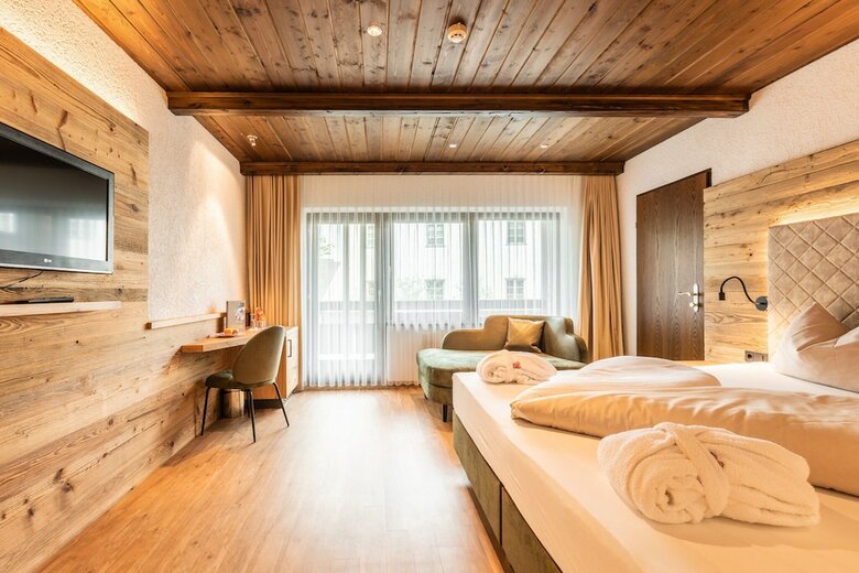 Alpenhotel ...fall In Love