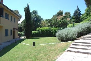 Aparthotel Residenze Al Colle Dei Pini