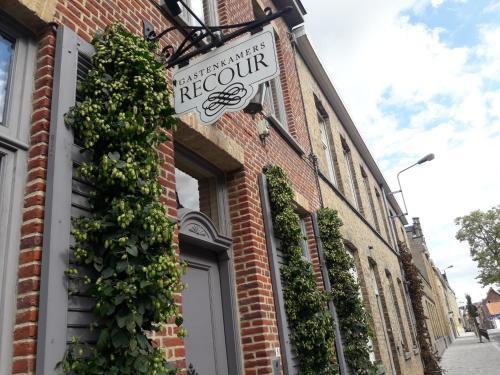 Hostal Guesthouse Recour
