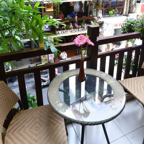 Artisan Lakeview Hotel