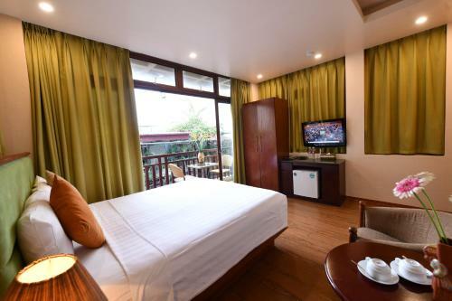 Artisan Lakeview Hotel