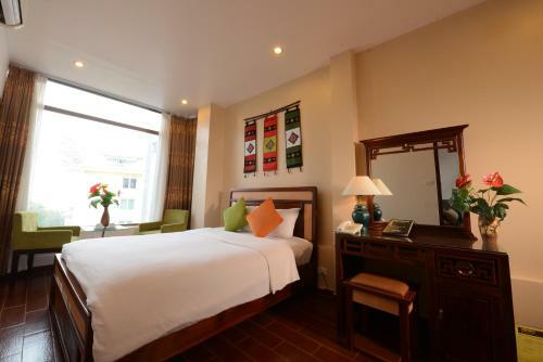 Artisan Lakeview Hotel