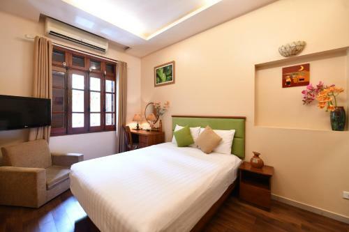 Artisan Lakeview Hotel