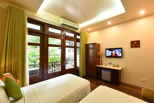 Artisan Lakeview Hotel