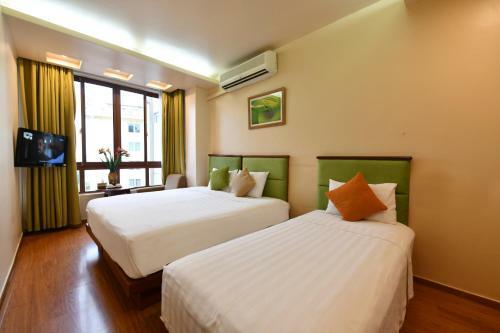 Artisan Lakeview Hotel