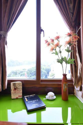 Artisan Lakeview Hotel
