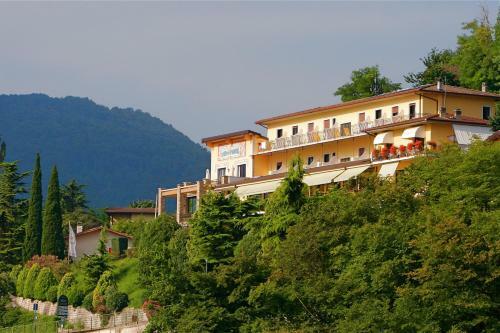 Village Hotel Lucia