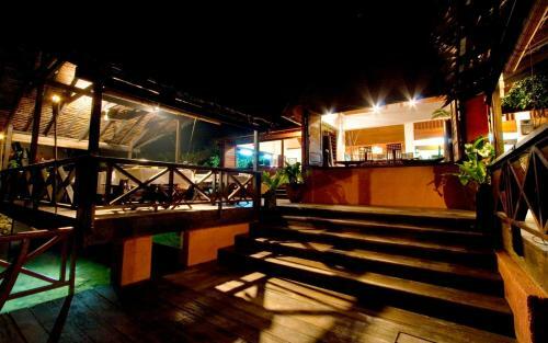 Hotel Sunset Bungalows Resort